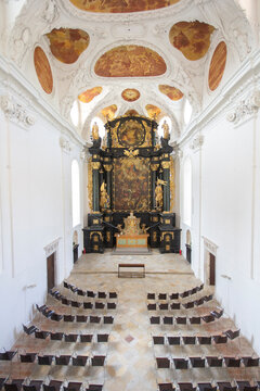 Kirche mit Bestuhlung in Mauerbach