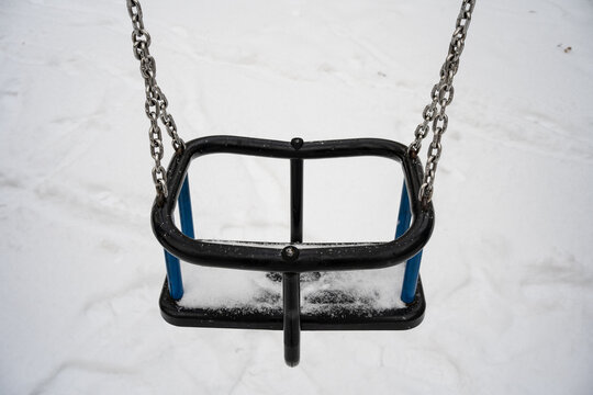 chair of swing with fixed with metal chains