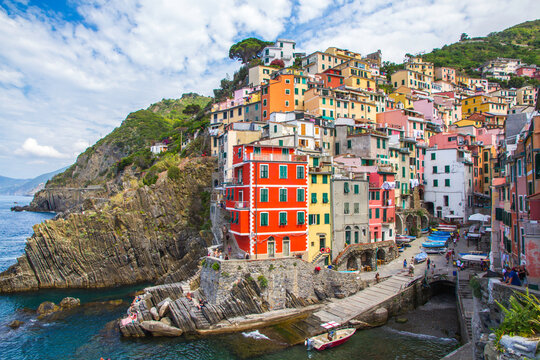 Picturesque coastal village of Riomaggiore, Cinque Terre, Italy.