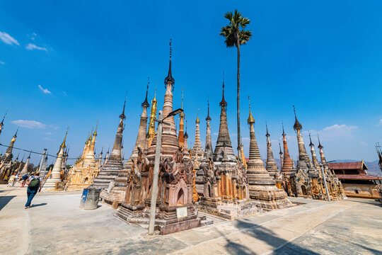 Many spikes like pagodas, Tharkong Pagoda, southern Inle Lake, Shan state
