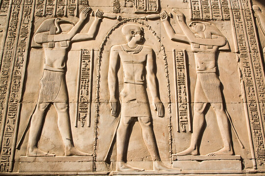 Gods Thoth on left and Haroeris on right with the Pharaoh in the centre, Wall Reliefs, Temple of Sobek and Haroeris, Kom Ombo, Egypt