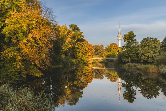 Germany, Hamburg, Planten un Blomen public park in autumn