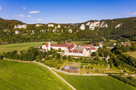 Kloster Beuron, Oberes Donautal, Luftbildaufnahme, Schw&radic;&sect;bische Alb, Baden-W&radic;&ordm;rttemberg