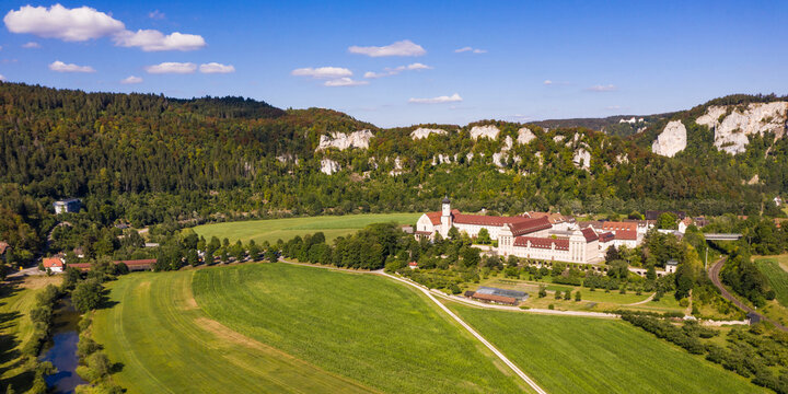 Kloster Beuron, Oberes Donautal, Luftbildaufnahme, Schw&radic;&sect;bische Alb, Baden-W&radic;&ordm;rttemberg