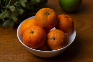 oranges in a bowl