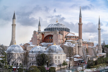 Fototapeta na wymiar Hagia Sophia Mosque in winter with snow in istanbul, Turkey. Snow storm in Turkey. 
