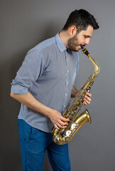 Plakat saxophone players background. Saxophonist jazz man musician 