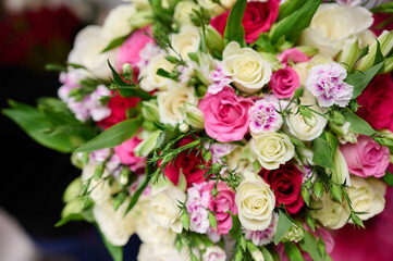Picture of bouquet of mix flowers with roses, alstromerias, carnations
