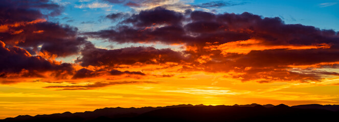 Fototapeta na wymiar Panoramic sunset over Horizon