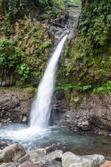 Fototapeta na wymiar Waterfall in the Costa Rican Forest