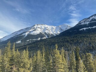 Fototapeta na wymiar Winter in the Rocky Mountains near Banff, Alberta
