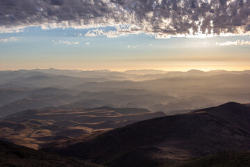 Fototapeta na wymiar sunset from above in the desert