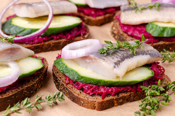 Sandwich with vegetables and herring