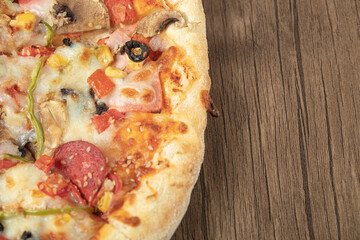 Cooked mixed ingredient pizza with pepperoni slices