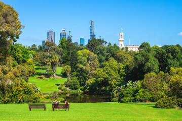 Royal Botanic Gardens and melbourne skyline in australia - 415075183