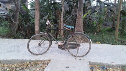 Fototapeta na wymiar Old Indian bicycles in the city