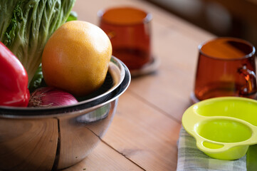 ダイエットのバナーなどに使えそうな野菜のある健康的な食卓