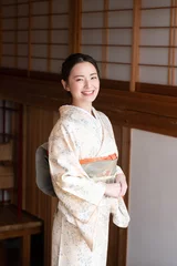 Foto op Plexiglas A beautiful Japanese woman who looks good in a kimono omotenashi © kapinon