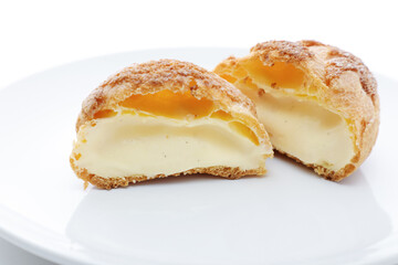 カットしたシュークリーム