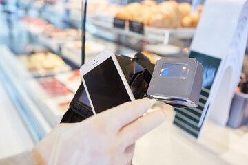 Smartphone App für kontaktloses Bezahlen im Supermarkt