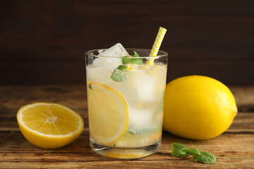 Fototapeta premium Cool freshly made lemonade and fruits on wooden table