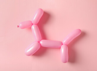 Dog figure made of modelling balloon on pink background, top view - obrazy, fototapety, plakaty