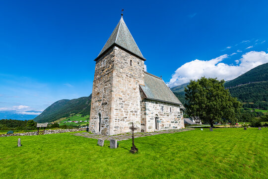 Hove stone church, Vikoyri