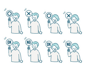 ○×パネルを持つシニア男女のセット（上半身）