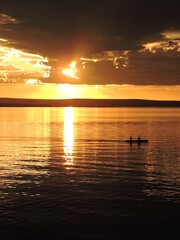 Navegando al atardecer