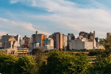 Fototapeta na wymiar Centro de Belo Horizonte, Minas Gerais, visto da Rua Sapucaí