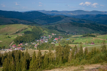 Fototapeta na wymiar Pylypets village in the Carpathian mountains in Ukraine