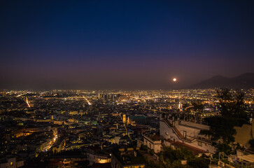 ville de naples en Italie la nuit