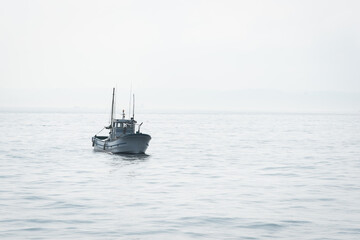 洋上の漁船