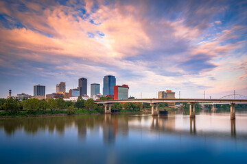 Fototapeta na wymiar Little Rock, Arkansas, USA skyline on the River