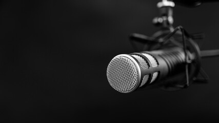 mikrofon podcast - nagranie głosowe - profesjonalne studio dźwiękowe - obrazy, fototapety, plakaty