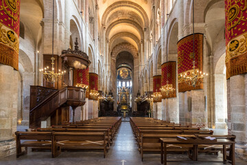 Fototapeta na wymiar interior of church in Toulouse in France