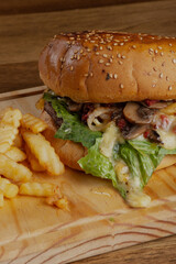 Hamburguesa con champiñones