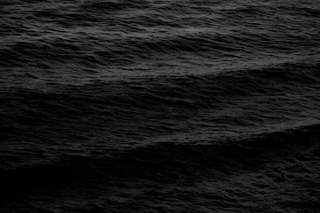 wave in black & white