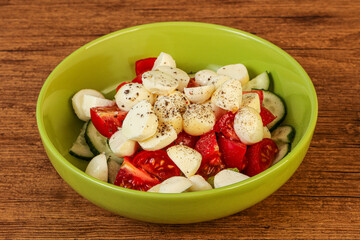 Salad with vegetables and mozzarlla
