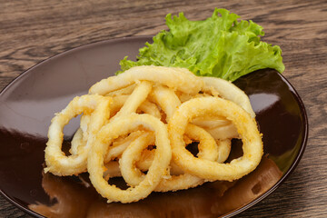 Roasted squid rings with salad