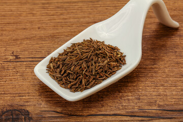 Dry zeera seeds in the bowl