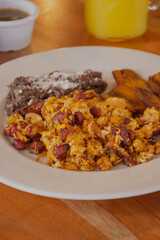 Huevos con chorizo