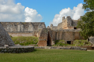 Fototapeta na wymiar Mayan Arc (Uxmal, Mexico)