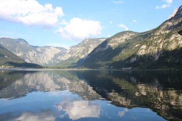 Fototapeta na wymiar Spiegelung am Hallstätter See