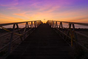 Obraz premium Pasarela hacia el mar