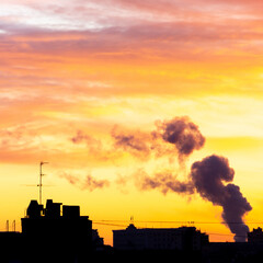 Fototapeta premium The sun rises over a large city in winter. Beautiful winter sunrise