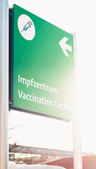 Corona Impfzentrum auf dem Messegelände Hannover Parkplatz Hinweisschild
- 415260928