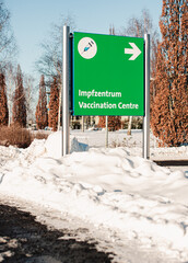 Corona Impfzentrum auf dem Messegelände Hannover Parkplatz Hinweisschild
- 415260977