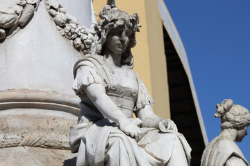 Fototapeta na wymiar statue of angel