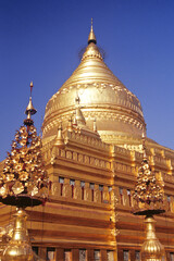 Fototapeta premium Shwezigon Pagoda, Pagan (Bagan), Burma (Myanmar)